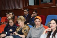 Fotoreportaž: Türkmen döwlet gurjak teatrynda «Skripkaly serçe üçin sýuita» rus gurjak oýny görkezildi