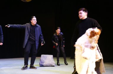 В Ашхабаде состоялась премьера студенческого спектакля о верном псе Тузаре
