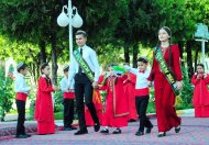 Mekdep bilen hoşlaşyk: Türkmenistanda uçurymlar üçin soňky jaň ýaňlandy