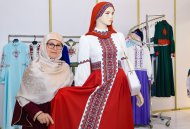 Aşgabatda türkmen-eýran moda we dokma önümleri sergisiniň açylyşy geçirildi