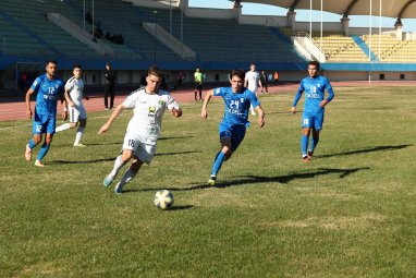 Täze möwsümiň öňüsyrasy Türkmenistanyň Futbol federasiýasynda maslahat ýygnagy geçirildi