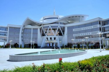 Молодые ученые Туркменистана представили исследования на международной конференции в Ашхабаде