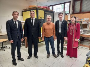 A delegation of a Turkmen university gets acquainted with the Graz Technical University in Austria