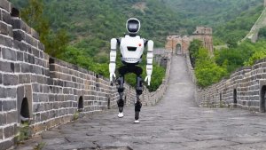 Çinli Robot Era şirketinin geliştirdiği XBot-L, Çin Seddi'ne tırmanan ilk insansı robot oldu