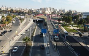 Türkiýede  ýer titredi, üç bina bölekleýin ýykyldy