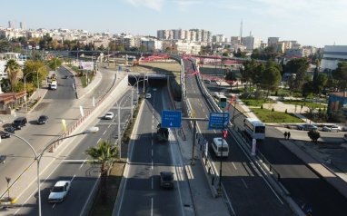 Türkiýede ýer titredi, üç bina bölekleýin ýykyldy