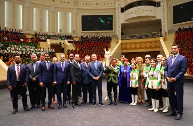 Arkadağ şehrinde, Ahal teke binicilik sanatı ve at süsleme geleneklerinin UNESCO listesine dahil edildiğini belgeleyen sertifika takdim edildi