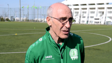 Футбольный тренер Иван Данильянц празднует 70-летие
