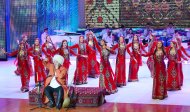 Fotoreportaž: Türkmenistanly sungat işgärlerine hormatly atlaryň şahadatnamalary gowşuryldy