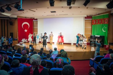 Юные актеры студии «Тандем» показали в Ашхабаде сказку-мюзикл 