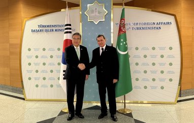 Aşgabatda Türkmenistanyň we Koreýa Respublikasynyň daşary işler ministrleri duşuşdylar