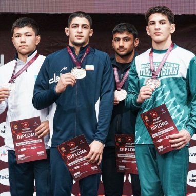 Туркменский борец вольного стиля Алп Арслан Бегенджов завоевал бронзу чемпионата Азии среди кадетов