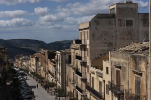 Sicilya'da, 3 euroya evler satılıyor