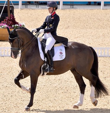 Олимпийская чемпионка отстранена от Игр-2024 за жестокое обращение с лошадью