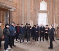 Участники туркмено-узбекского фестиваля дружбы посетили памятники Куняургенча