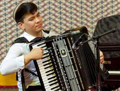 Студент туркменской национальной консерватории занял I место в конкурсе FOLK-ART
