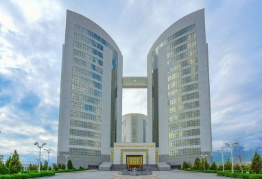 Президент Туркменистана ознакомился с Рабочими планами по экономическому и финансово-банковскому комплексу на 2024 год