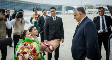 Премьер-министр Венгрии прибыл в Ашхабад с официальным визитом