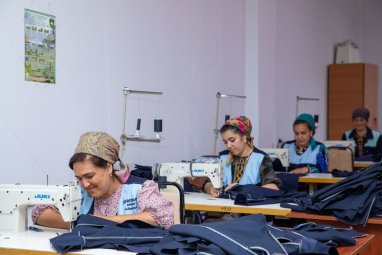 The state enterprise “Nebitmash” accepts orders for tailoring of overalls for production needs