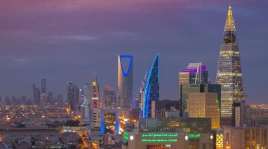 Saud Arabystanynda iki kilometrlik gökdirän gurmakçy bolýarlar
