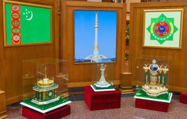 Fotoreportaž: Türkmenistanyň Döwlet muzeýinde «Garaşsyzlyk — bagtymyzyň gözbaşy» atly sergi guraldy