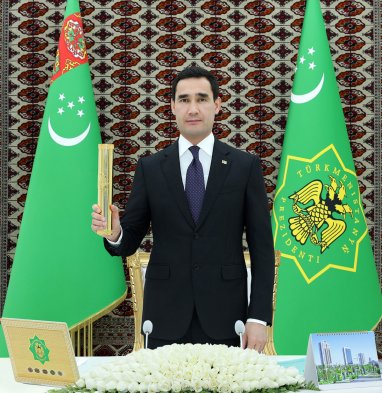 Президент Туркменистана дал старт второй очереди строительства города Аркадаг