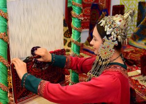 Туркменистан модернизирует ковровое производство