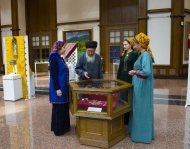 Türkmenistanyň milli muzeýinde şaý-sepleriň sergisi