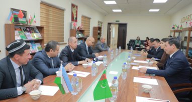 Посол Туркменистана и глава Союза писателей Узбекистана обсудили празднование 300-летия Махтумкули Фраги