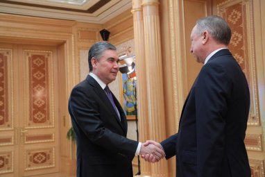 Гурбангулы Бердымухамедов встретился с губернатором Петербурга Бегловым