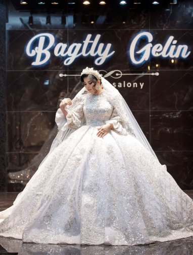 Салон Bagtly gelin приглашает ознакомиться с коллекцией свадебных платьев и аксессуаров