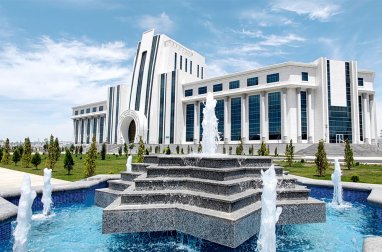 Serdar Berdimuhamedow Arkadag şäherinde guralan baýramçylyk dabaralaryna gatnaşdy
