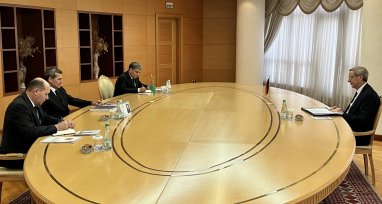 Глава МИД Туркменистана провел встречу с гендиректором Восточного комитета германской экономики