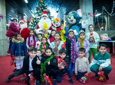 В детской библиотеке Ашхабада провели новогодний утренник