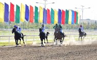 Photo report: Autumn horse racing season begins in Turkmenistan
