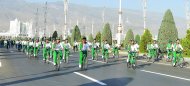 Фоторепортаж с массового велопробега в Ашхабаде по случаю Всемирного дня велосипеда