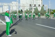 В Ашхабаде прошел массовый велопробег, приуроченный ко Всемирному дню велосипеда