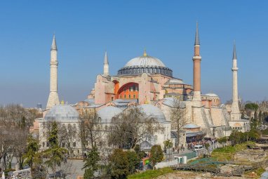 Entrance to Istanbul's Hagia Sophia Mosque will be paid for foreigners