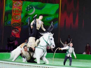 Туркменская группа конных игр «Галкыныш» готовит новый трюк, не имеющий аналогов в мире