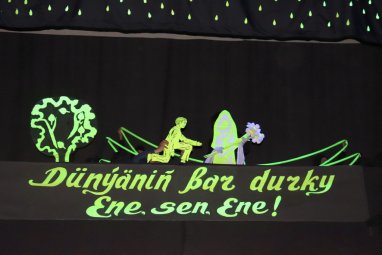 Fotoreportaž: Aşgabatda Türkmen döwlet gurjak teatry «Baky rowaýatlar» atly sahna oýnuny görkezdi