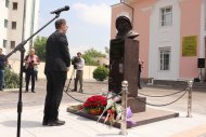 Фоторепортаж с церемонии открытия памятника Юрию Гагарину в Ашхабаде