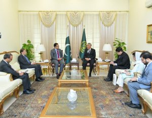 Türkmenistanyň diplomaty Pakistanyň federal ykdysadyýet ministri bilen duşuşdy