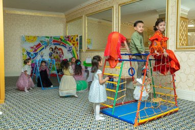 Банкетный зал Ak Ýol предлагает бесплатные услуги детских аниматоров при проведении торжеств