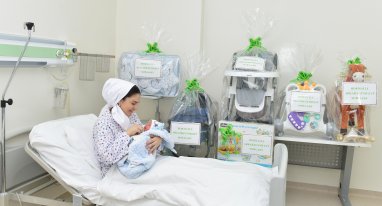 Türkmenistanda 2023-nji ýylda ilkinji dünýä inen bäbejige Bagtyýar diýip at goýdular
