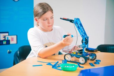Центр робототехники Imdatbot приглашает школьников в летний обучающий лагерь и на бесплатный открытый урок