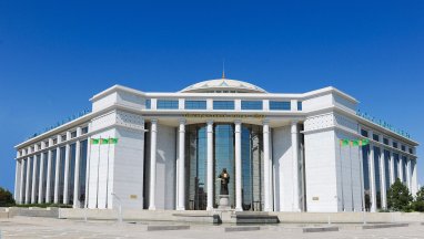 Минстрой Туркменистана планирует построить в Мары и Туркменбаши новые административные здания Верховного суда
