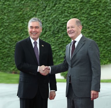 Gurbanguly Berdimuhamedow we Olaf Şols hyzmatdaşlygyň esasy ugurlaryny ara alyp maslahatlaşdylar