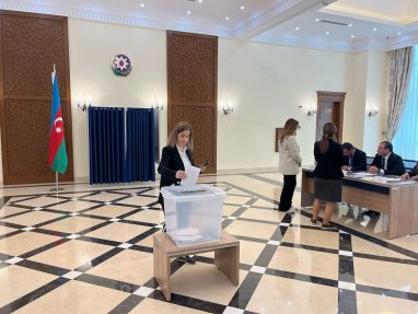 На избирательном участке в посольстве Азербайджана в Туркменистане наблюдается высокая явка
