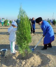 Фоторепортаж: В Туркменистане дан старт осенней озеленительной кампании