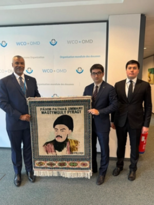 Туркменский ковёр пополнил коллекцию музея Всемирной таможенной организации